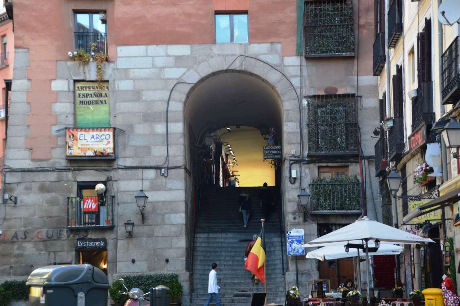 Arco de cuchilleros Madrid