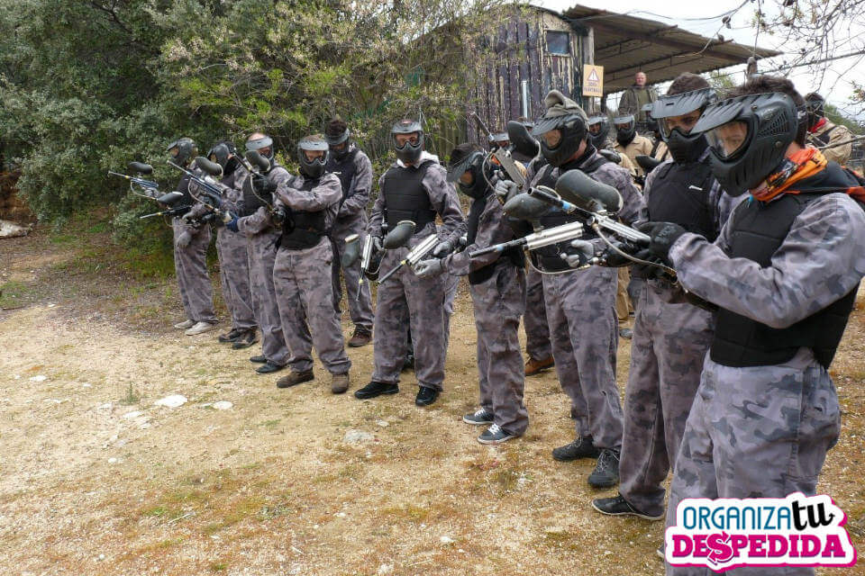 Humor amarillo con Paintball para despedidas
