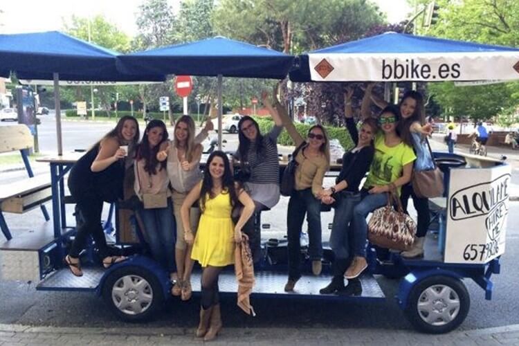 Despedida de soltera en Madrid con bici cerveza 3