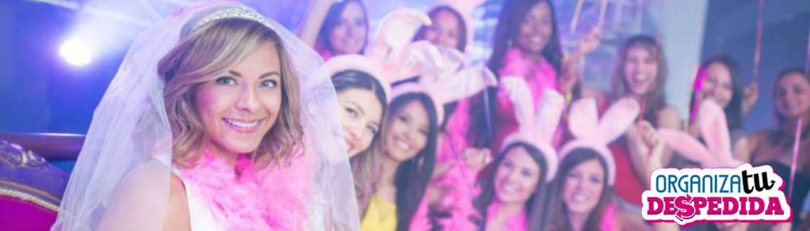 Chicas posando en foto con velo de soltera