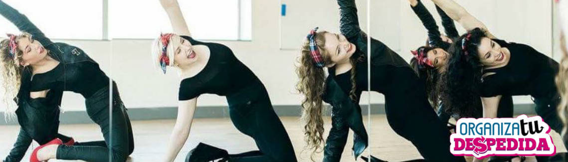 Amigas en servicio de baile en una despedida