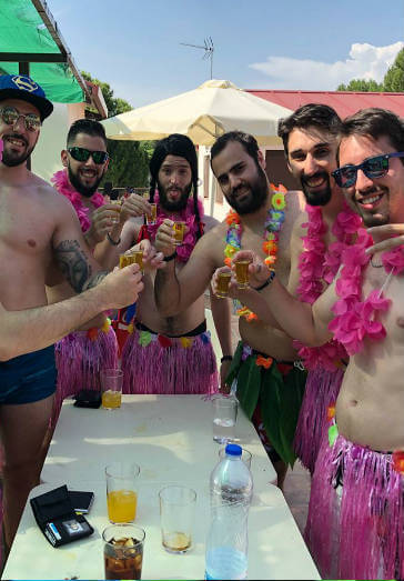 Chicos en despedidas