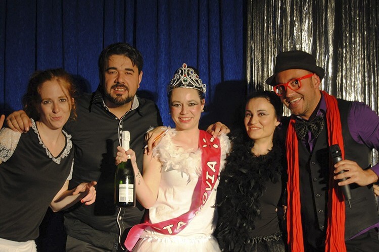 Restaurante para despedidas enigmatico-a