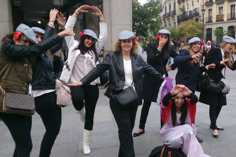 Foto de chicas en Gymkana callejera Madrid