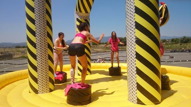 Chicas en hinchables MULTIAVENTURA